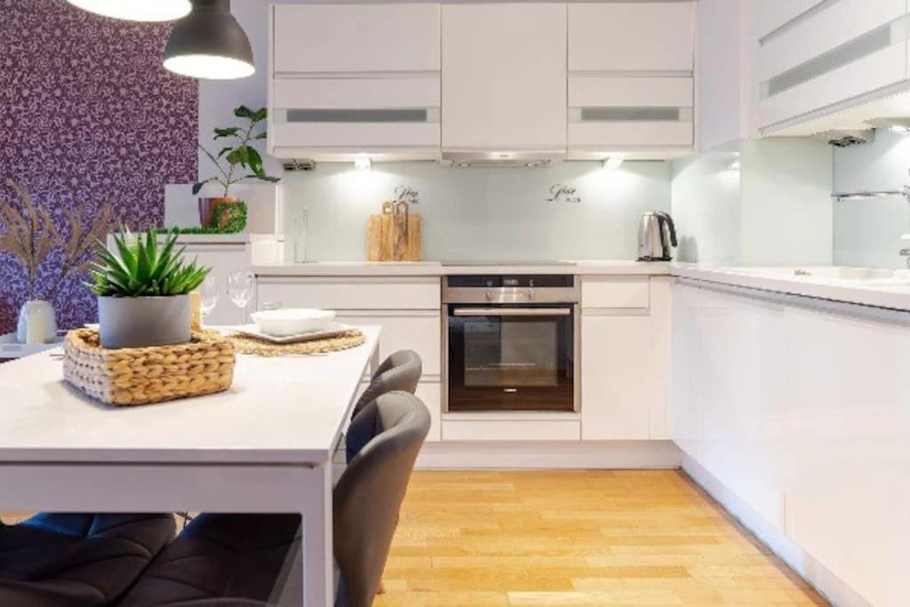 Uroczy Apartament - Angel City クラクフ エクステリア 写真