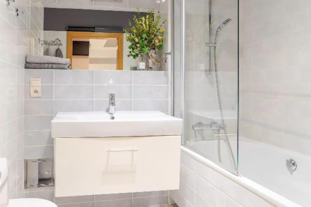Uroczy Apartament - Angel City クラクフ エクステリア 写真